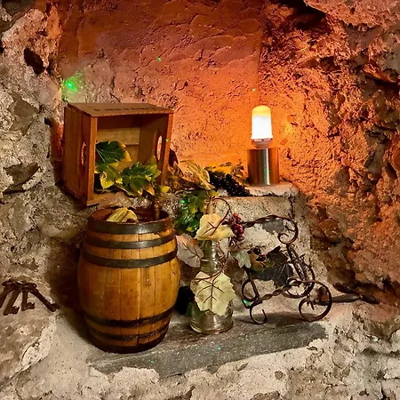The Old Cellar No Shower! Gasthof