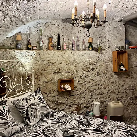The Old Cellar No Shower! Gasthof Locarno